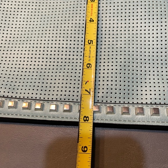 This handbag/makeup bag is a cute turquoise blueish color brand is summer & rose - Picture 5 of 5